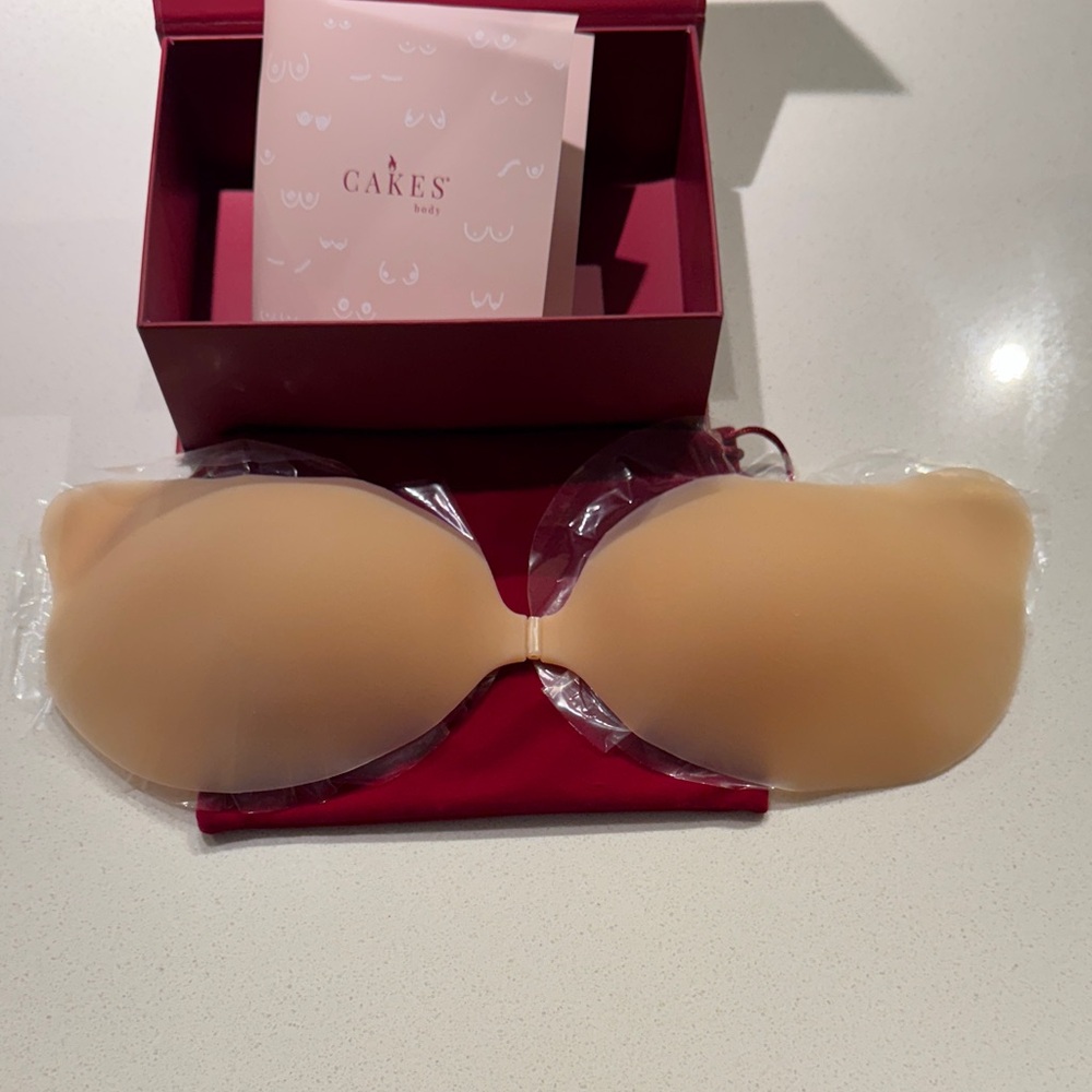 CAKES Cleavage™ bra - M / Honey (Adhesive bra) - Picture 2 of 7